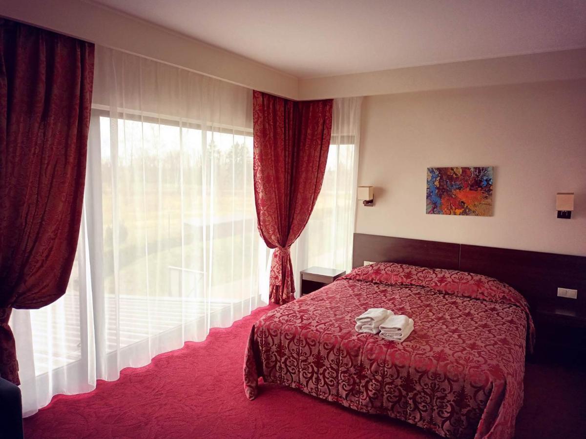 Rezidencija Grizulo Ratai Pension Sasnava Buitenkant foto