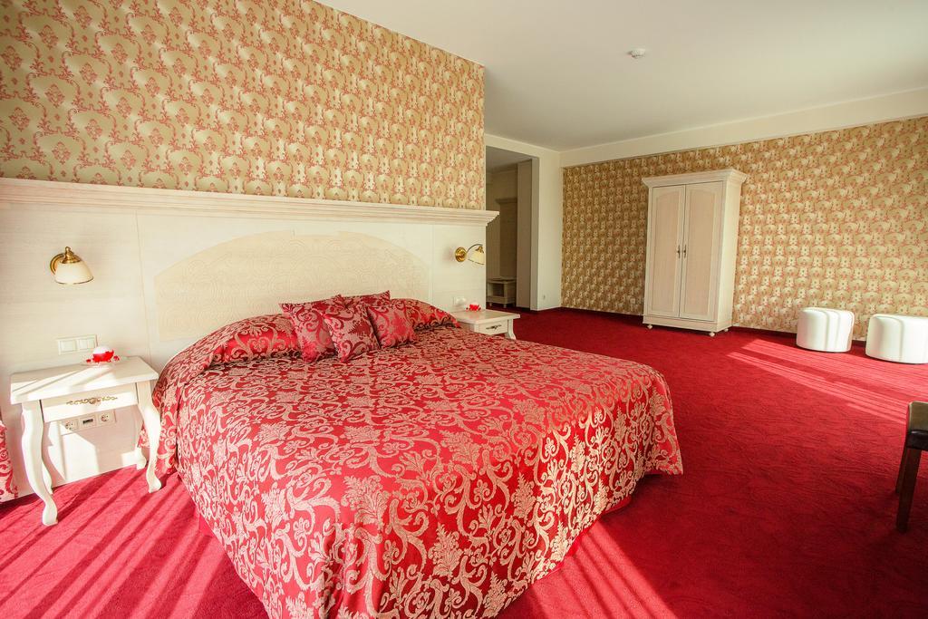 Rezidencija Grizulo Ratai Pension Sasnava Buitenkant foto