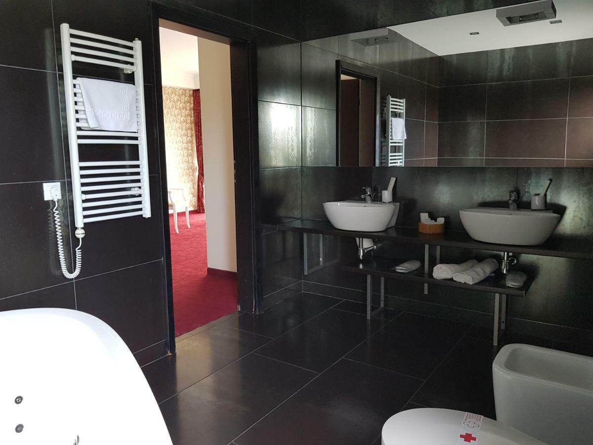Rezidencija Grizulo Ratai Pension Sasnava Buitenkant foto