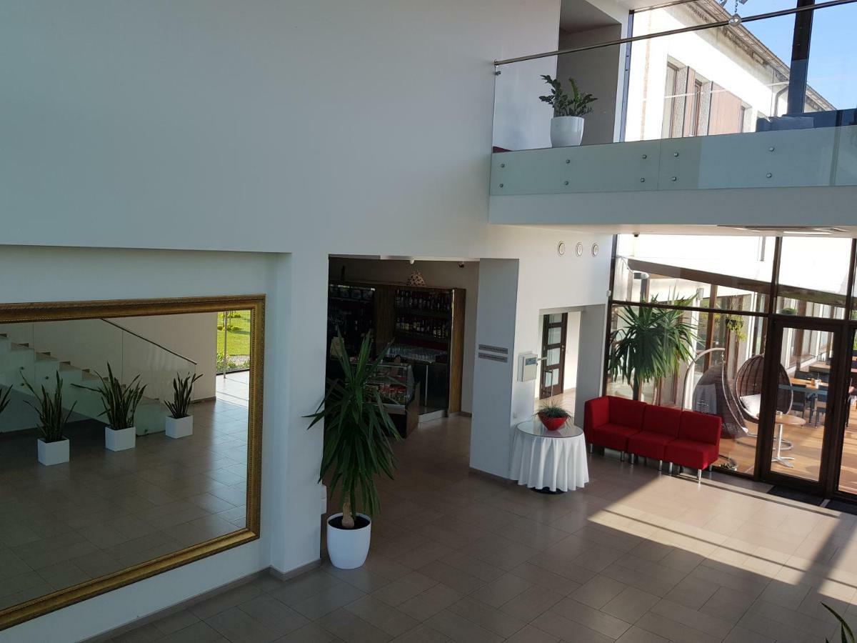 Rezidencija Grizulo Ratai Pension Sasnava Buitenkant foto