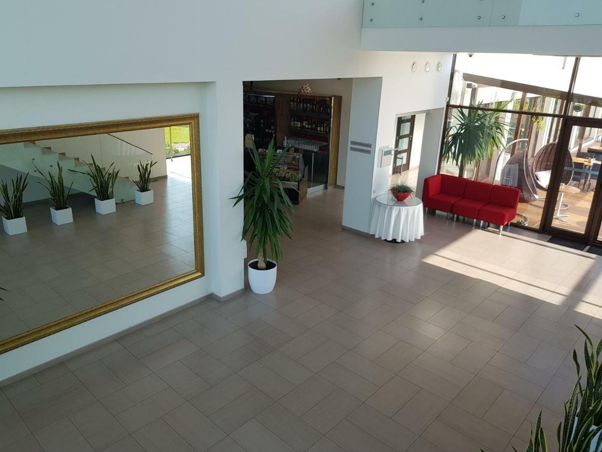 Rezidencija Grizulo Ratai Pension Sasnava Buitenkant foto